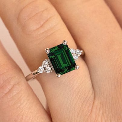 Beauty of Emerald Green Engagement Rings